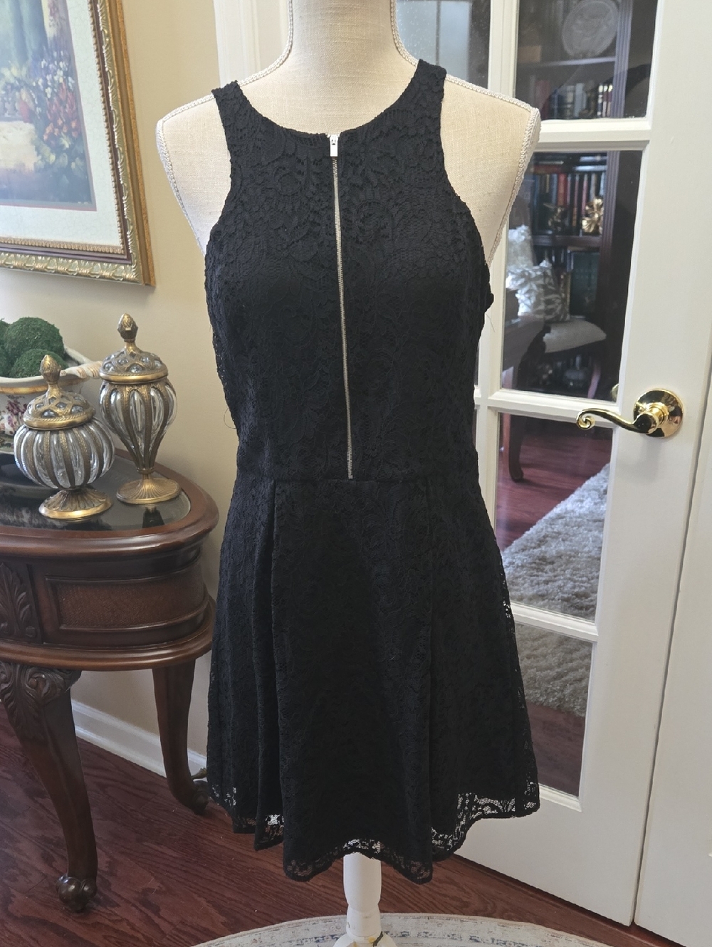 Express Black Lace Sleeveless Zip-Front Mini Dress Fully Lined Pleated Skirt 10